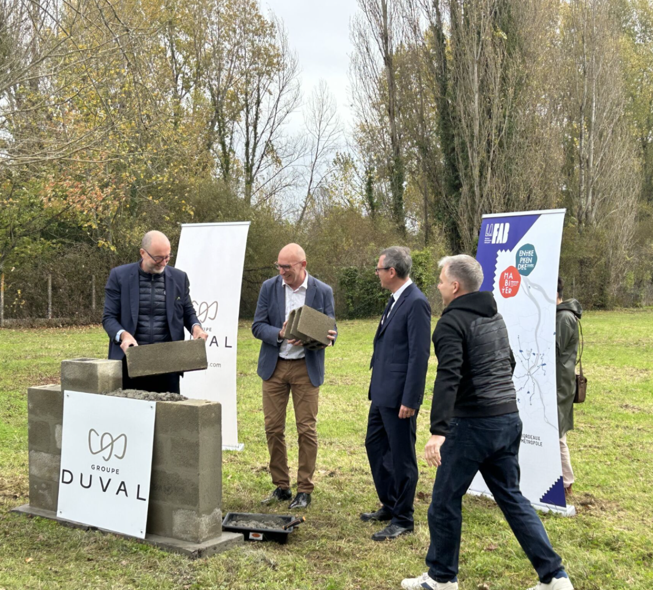 Événement, pose de la première pierre : Parc de l'Estey à Carbon Blanc