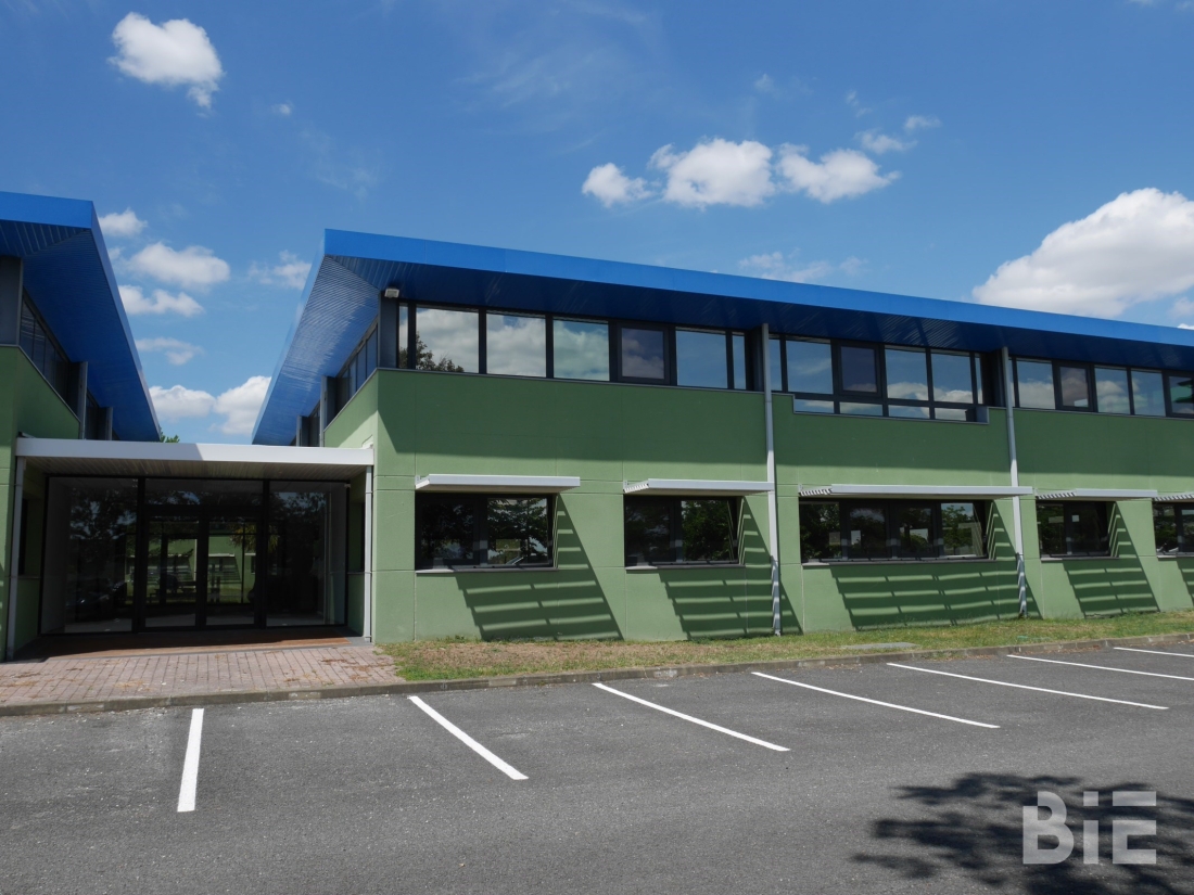 Photo 1 – Location bureaux	CANEJAN (33610)