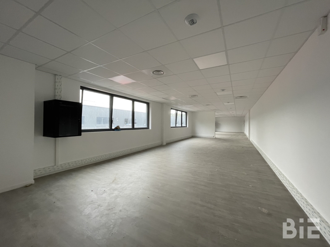 Photo 4 – Location entrepôts / activités	TRESSES (33370)