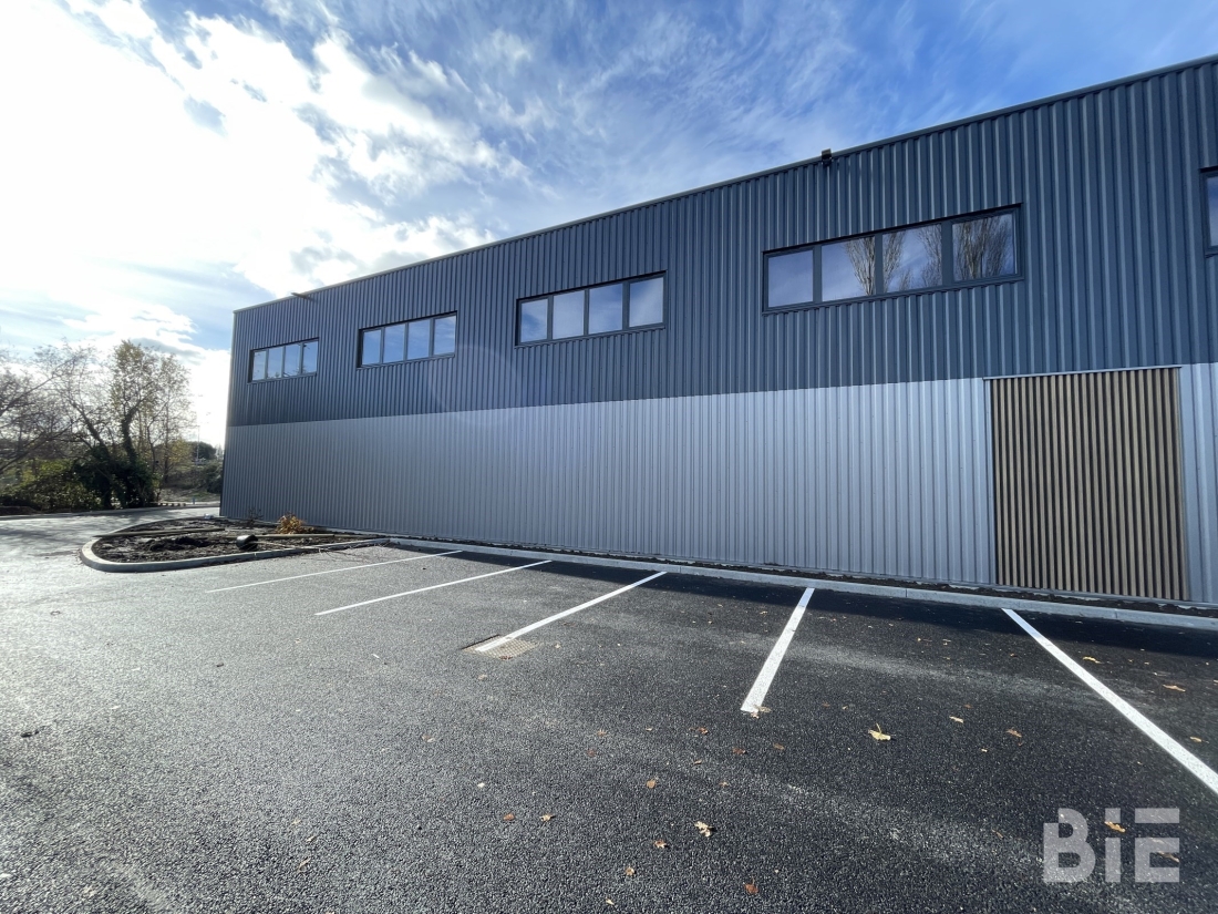 Photo 9 – Location entrepôts / activités	AMBARES ET LAGRAVE (33440)