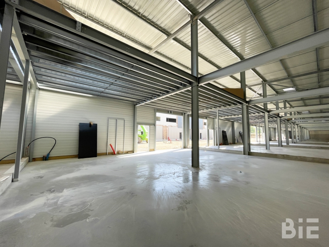 Photo 8 – Location entrepôts / activités	AMBARES ET LAGRAVE (33440)