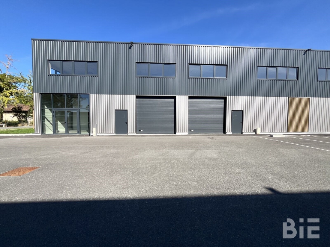 Photo 2 – Location entrepôts / activités	AMBARES ET LAGRAVE (33440)