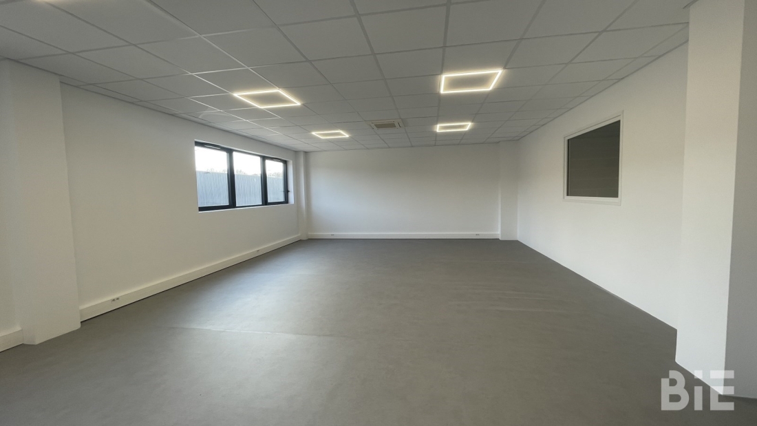 Photo 3 – Location entrepôts / activités	AMBARES ET LAGRAVE (33440)