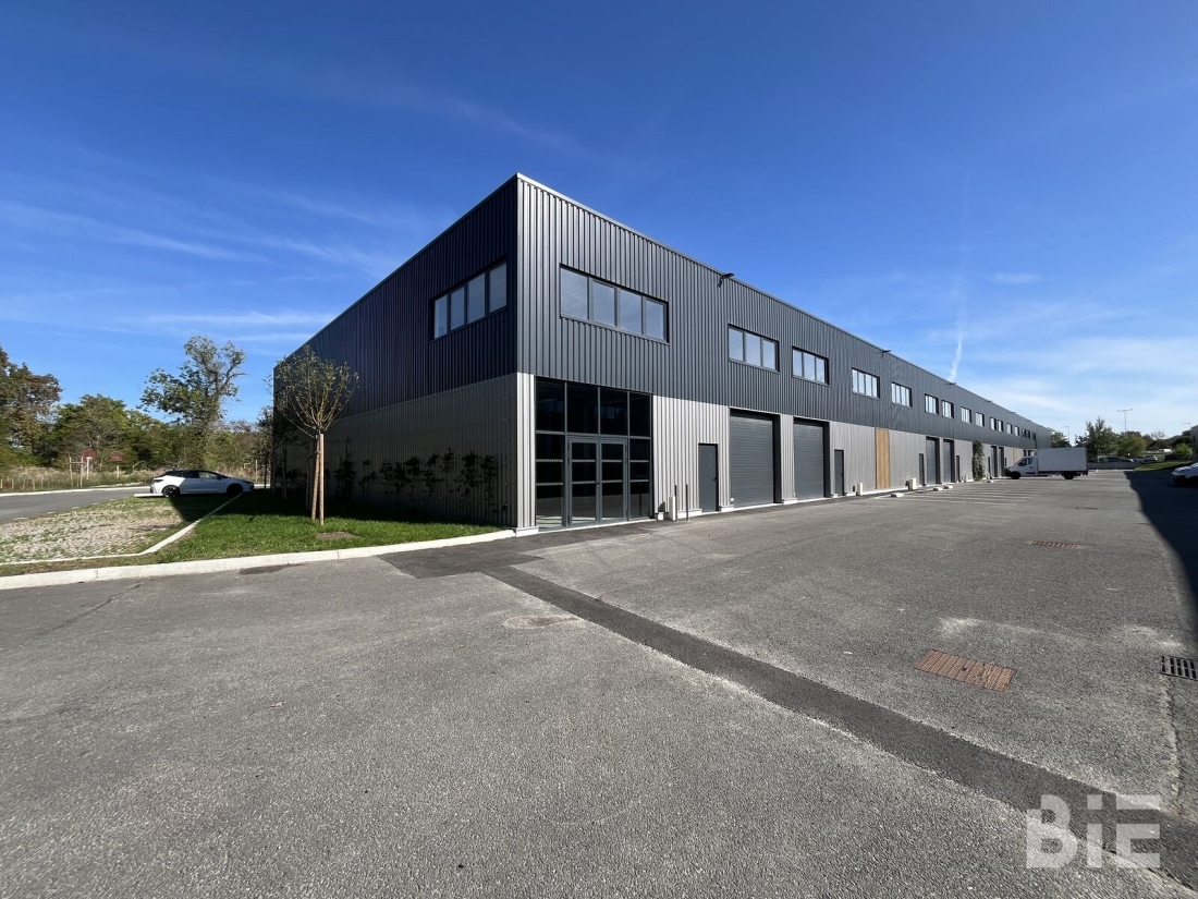 Photo 1 – Location entrepôts / activités	AMBARES ET LAGRAVE (33440)