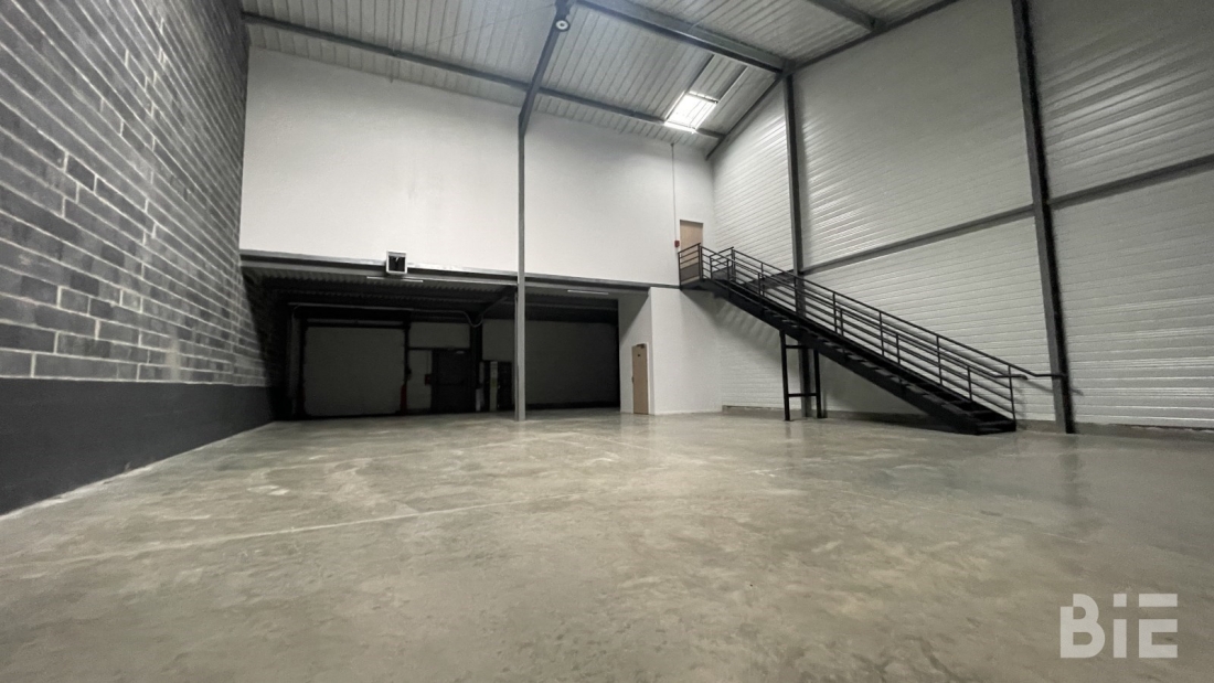 Photo 5 – Location entrepôts / activités	PAU (64000)