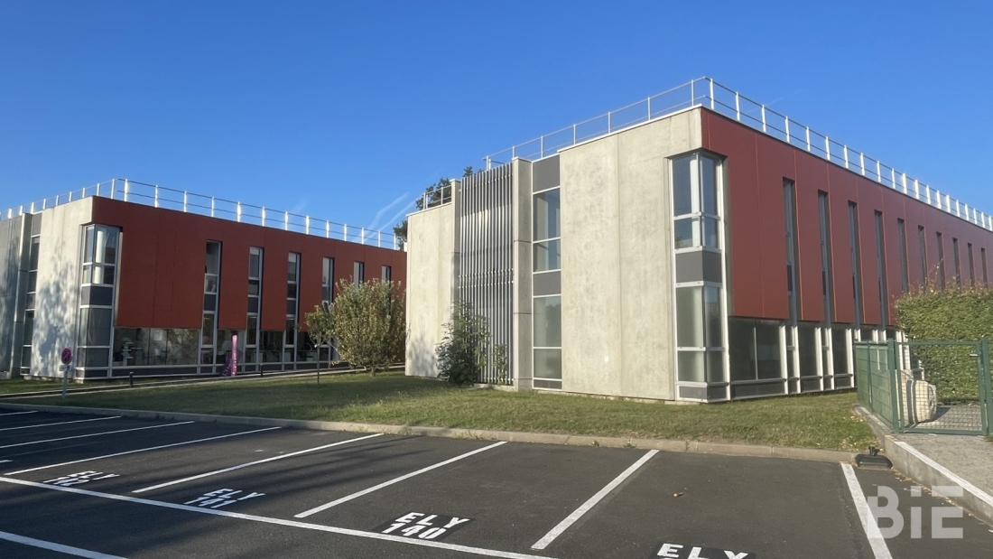 Photo 1 – Location bureaux	CANEJAN (33610)