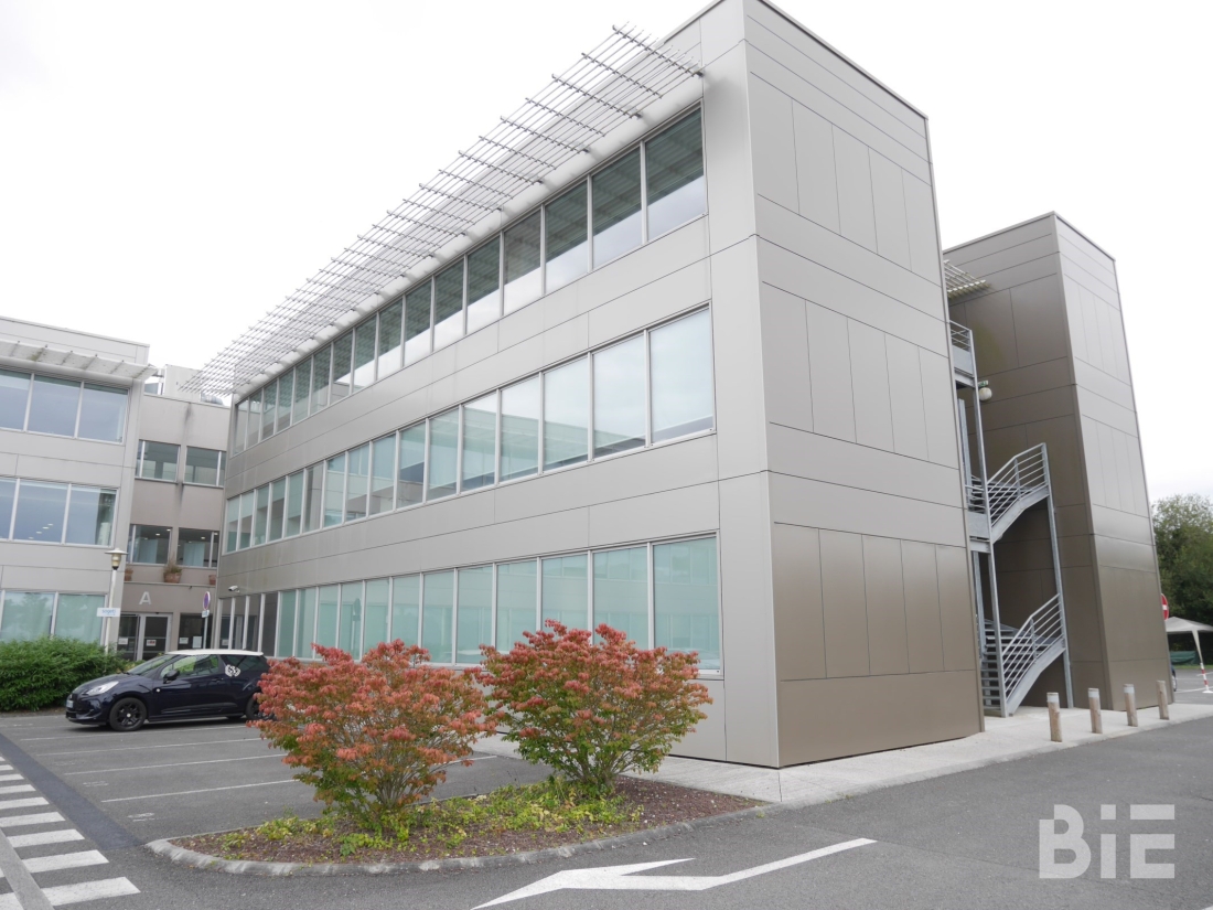 Photo 1 – Location bureaux	CANEJAN (33610)