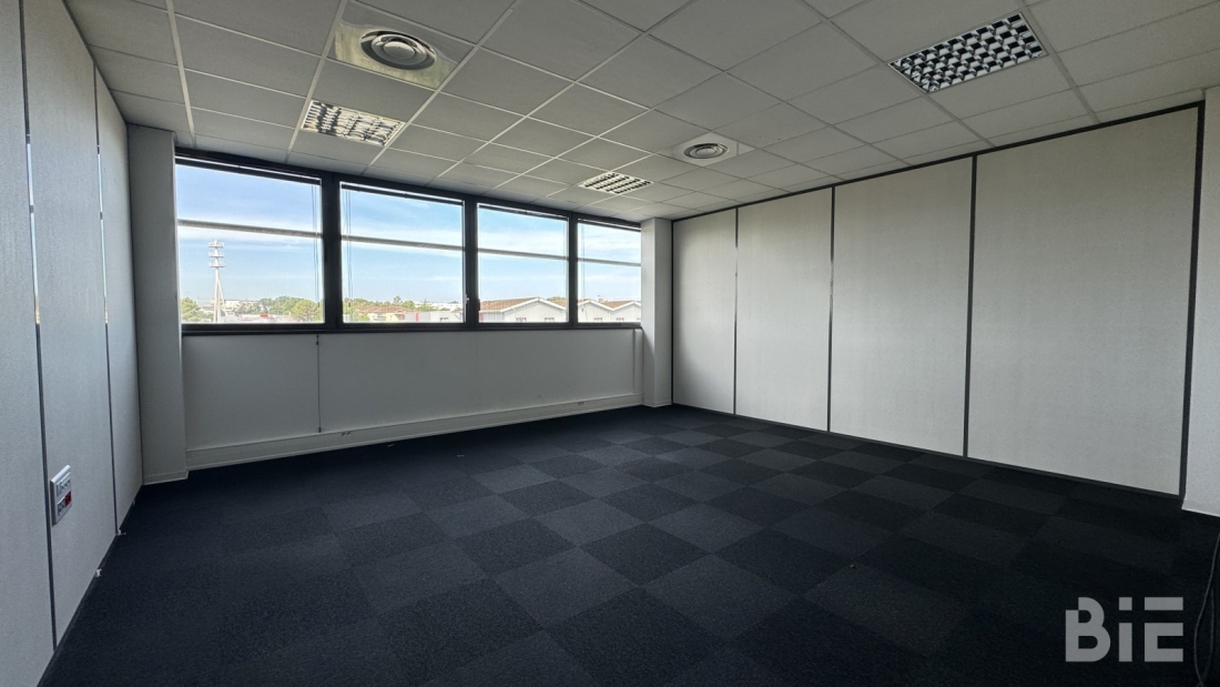 Photo 2 – Location bureaux	VILLENAVE D'ORNON (33140)