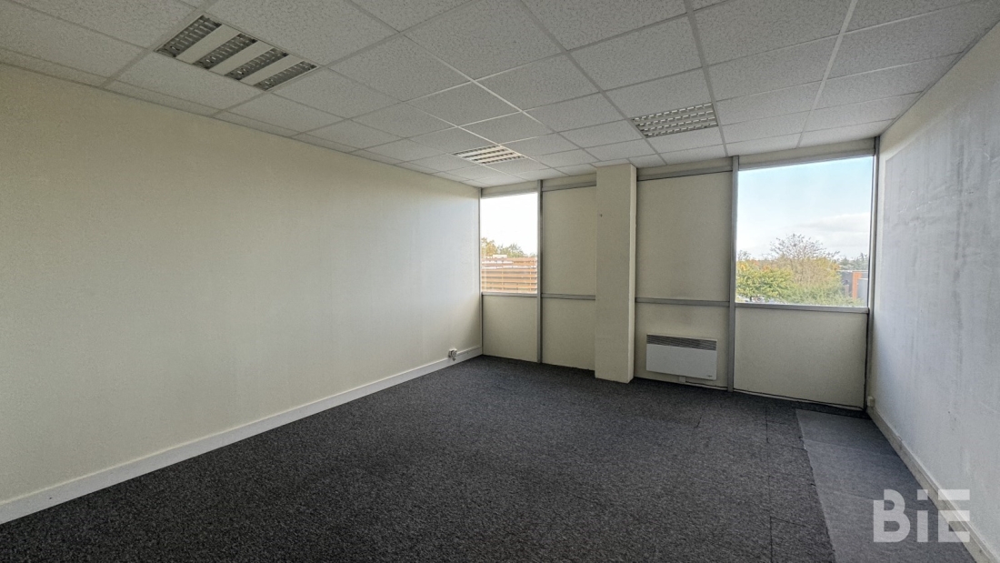 Photo 2 – Location bureaux	ARTIGUES PRES BORDEAUX (33370)