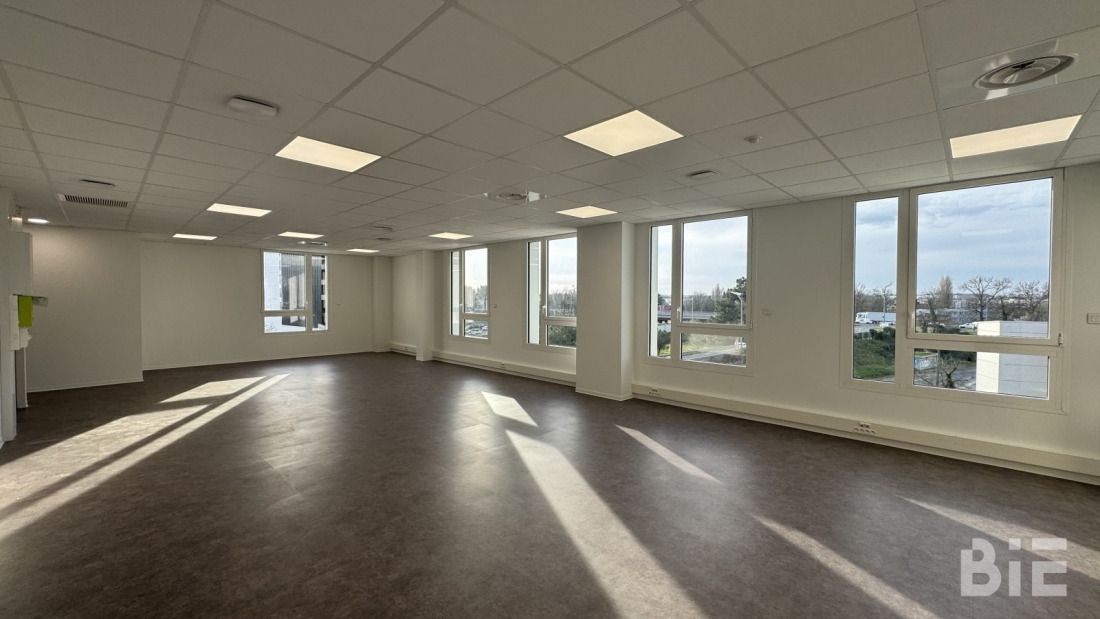 Photo 3 – Vente bureaux	VILLENAVE D'ORNON (33140)