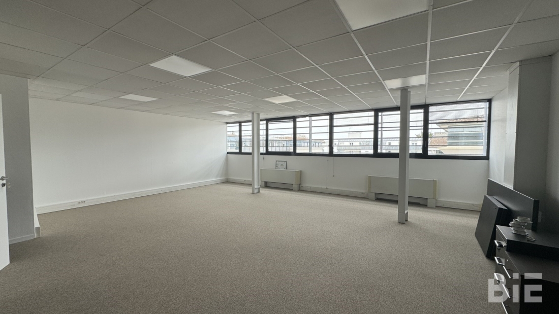 Photo 1 – Location bureaux	PESSAC (33600)