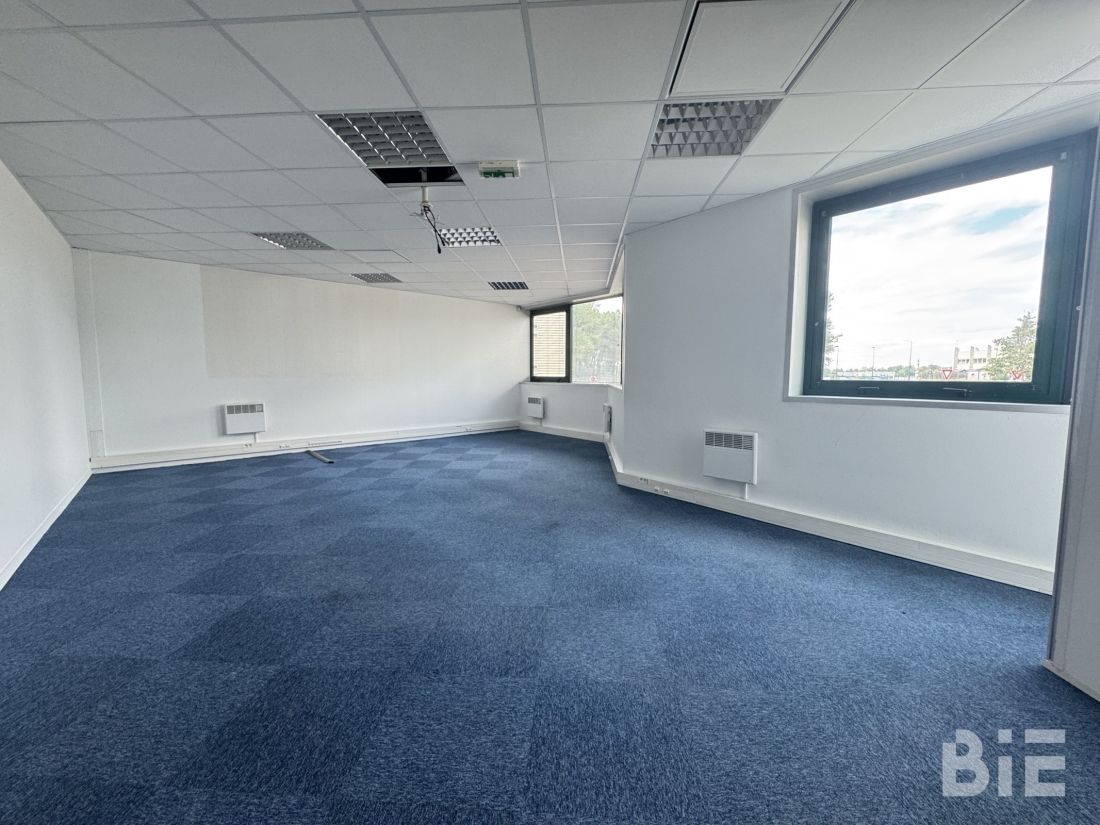 Photo 3 – Location bureaux	BRUGES (33520)