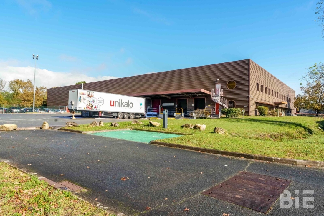 Photo 5 – Location entrepôts / activités	CANEJAN (33610)