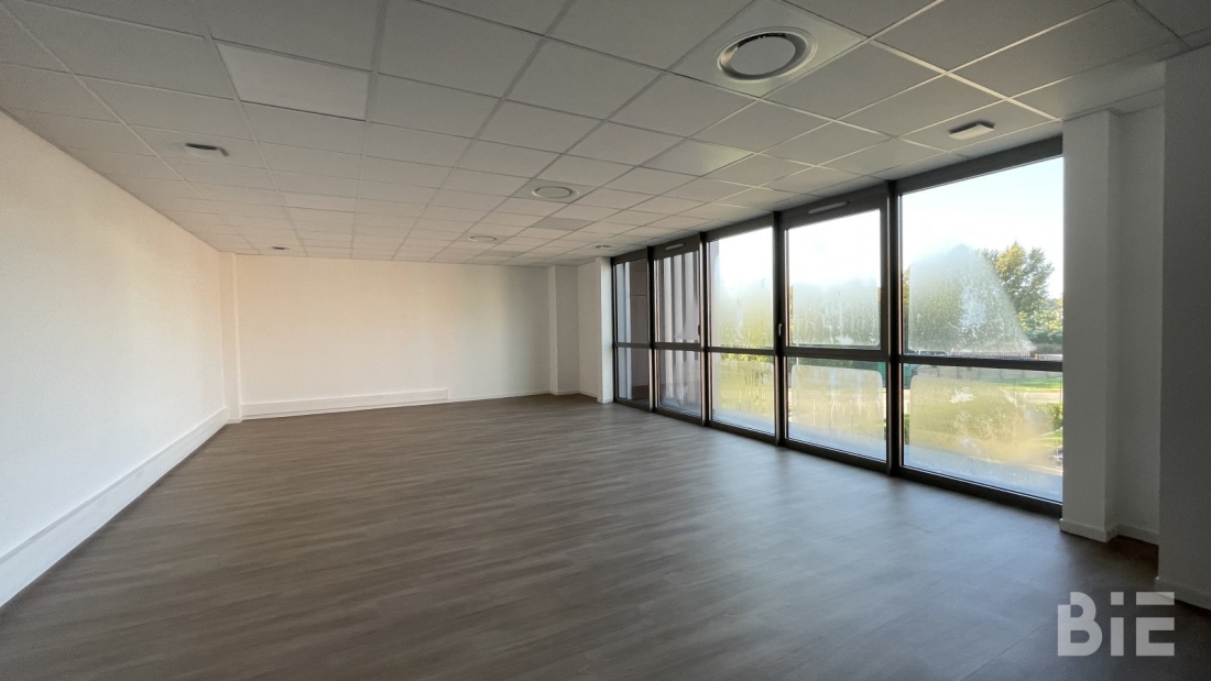 Photo 8 – Location entrepôts / activités	TRESSES (33370)