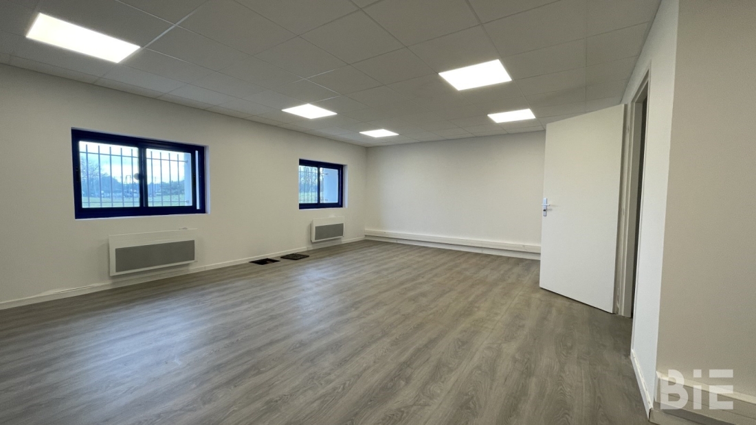 Photo 4 – Location entrepôts / activités	ARTIGUES PRES BORDEAUX (33370)