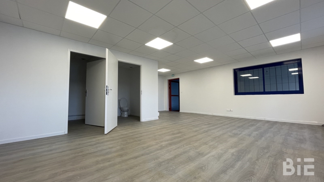 Photo 5 – Location entrepôts / activités	ARTIGUES PRES BORDEAUX (33370)