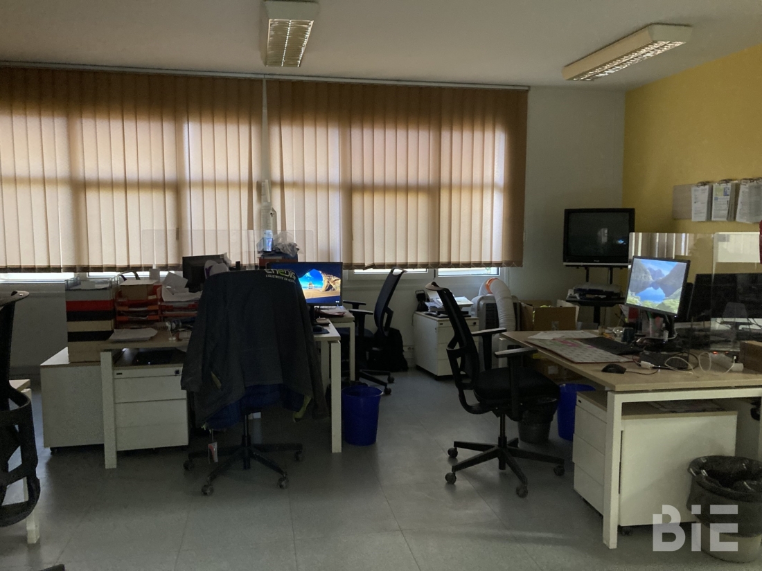 Photo 4 – Vente entrepôts / activités	CHINON (37500)