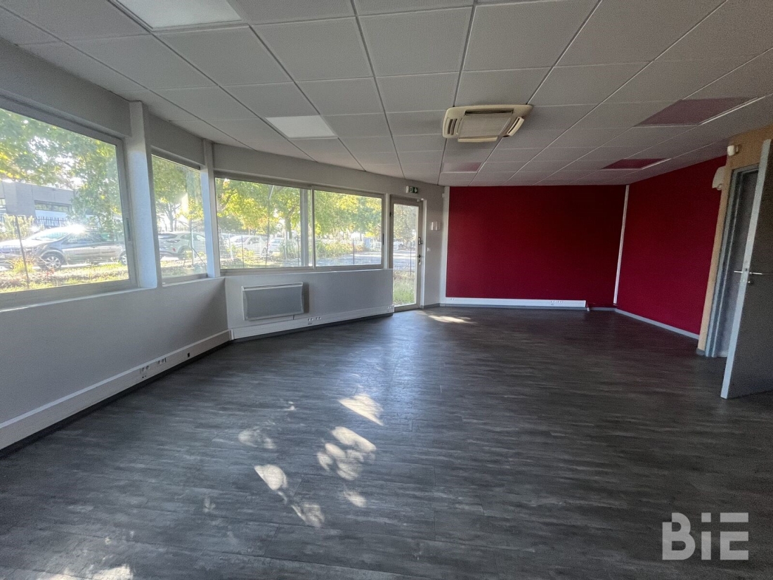 Photo 7 – Location entrepôts / activités	GRADIGNAN (33170)