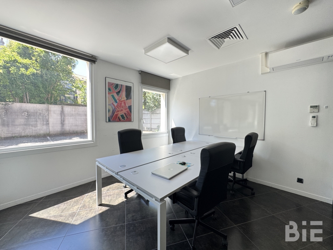 Photo 1 – Vente bureaux	LE BOUSCAT (33110)