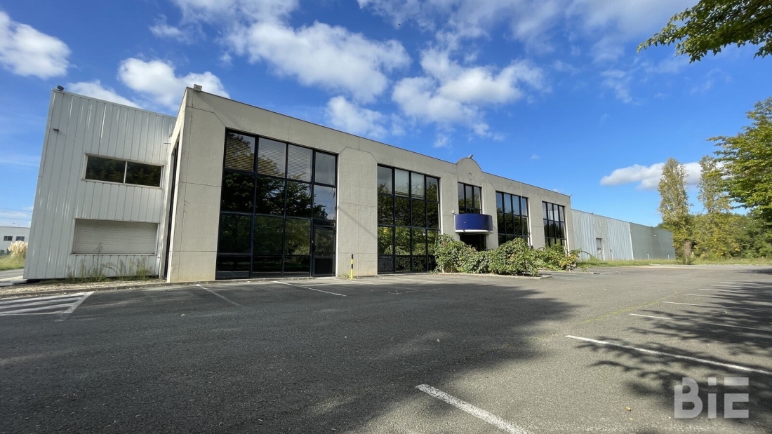 Photo 1 – Location entrepôts / activités	CARBON BLANC (33560)