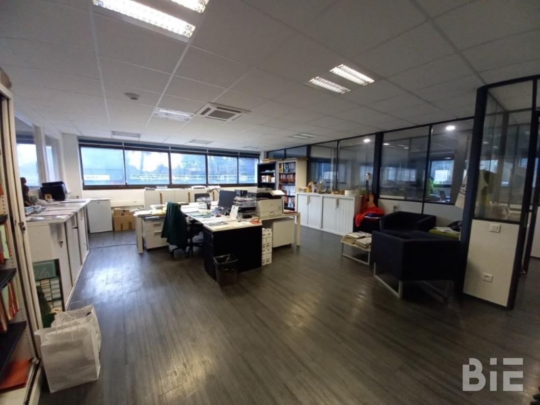 Photo 5 – Location entrepôts / activités	MERIGNAC (33700)