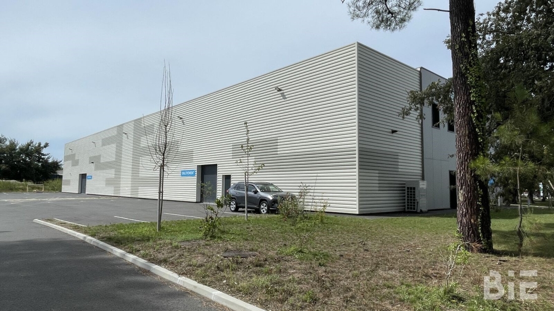 Photo 6 – Location entrepôts / activités	PESSAC (33600)