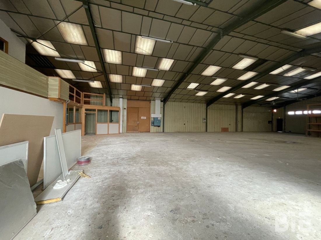 Photo 2 – Location entrepôts / activités	PESSAC (33600)