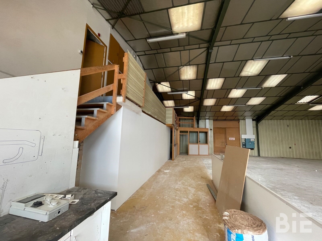 Photo 8 – Location entrepôts / activités	PESSAC (33600)