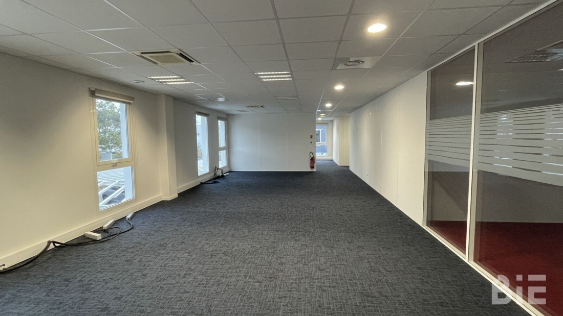 Photo 2 – Location bureaux	LE HAILLAN (33185)