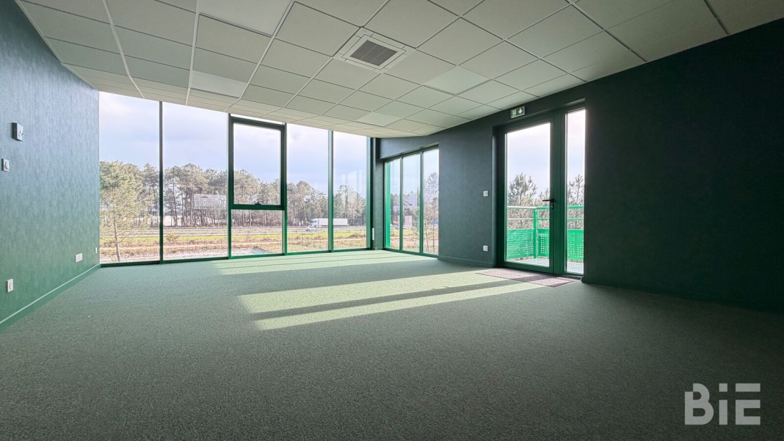 Photo 10 – Location entrepôts / activités	MIOS (33380)