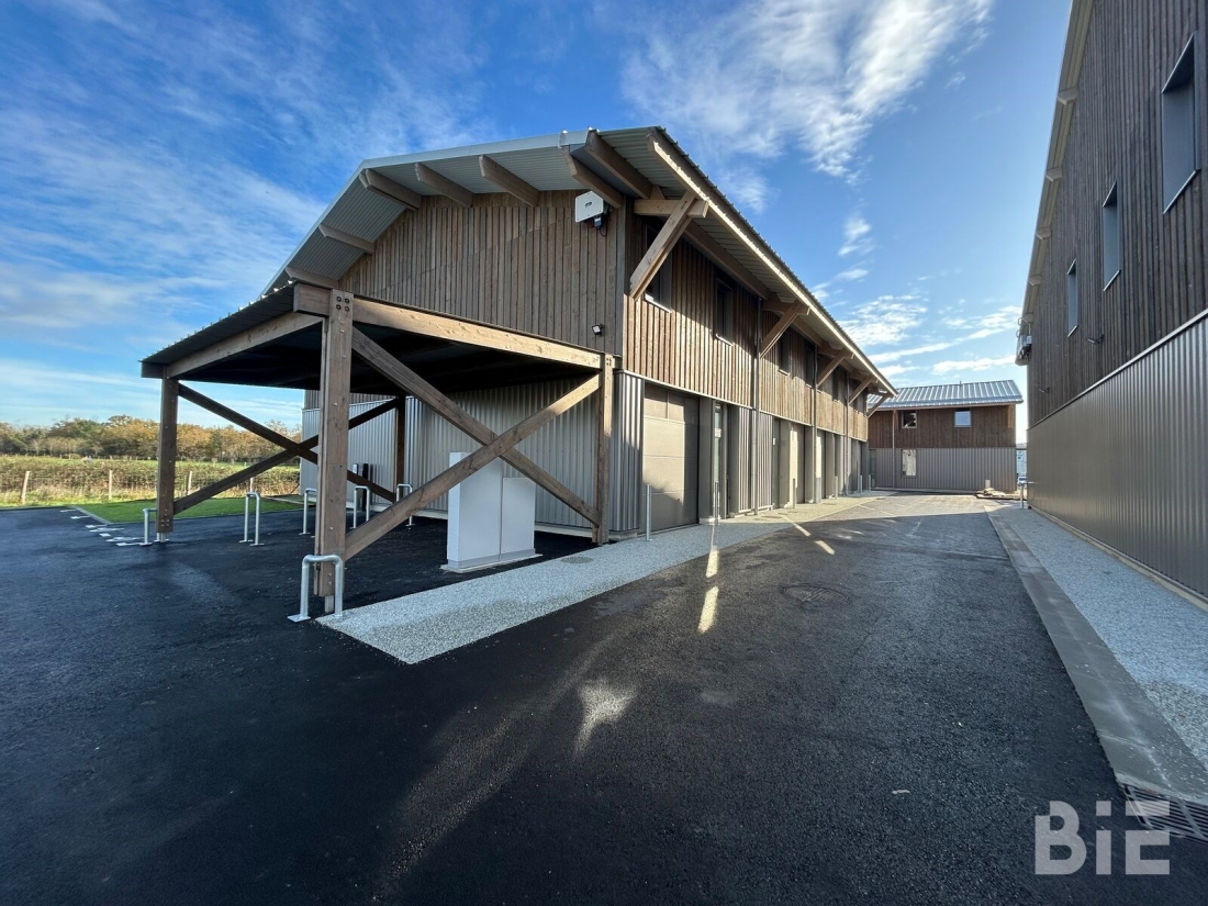 Photo 2 – Vente entrepôts / activités	LE HAILLAN (33185)