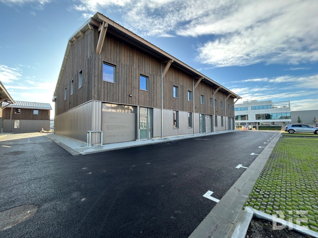 Photo 11 – Vente entrepôts / activités	LE HAILLAN (33185)