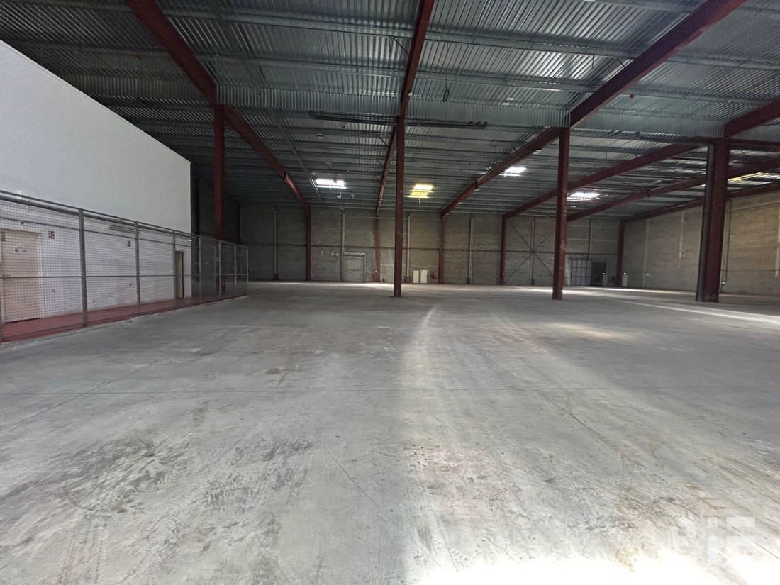 Photo 4 – Location entrepôts / activités	AMBARES ET LAGRAVE (33440)