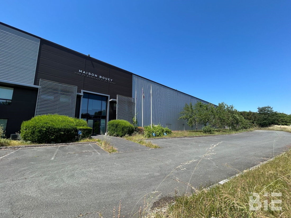 Photo 2 – Location entrepôts / activités	AMBARES ET LAGRAVE (33440)