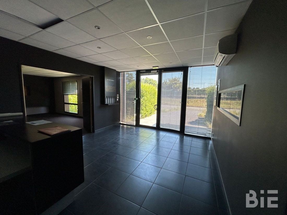 Photo 9 – Location entrepôts / activités	AMBARES ET LAGRAVE (33440)