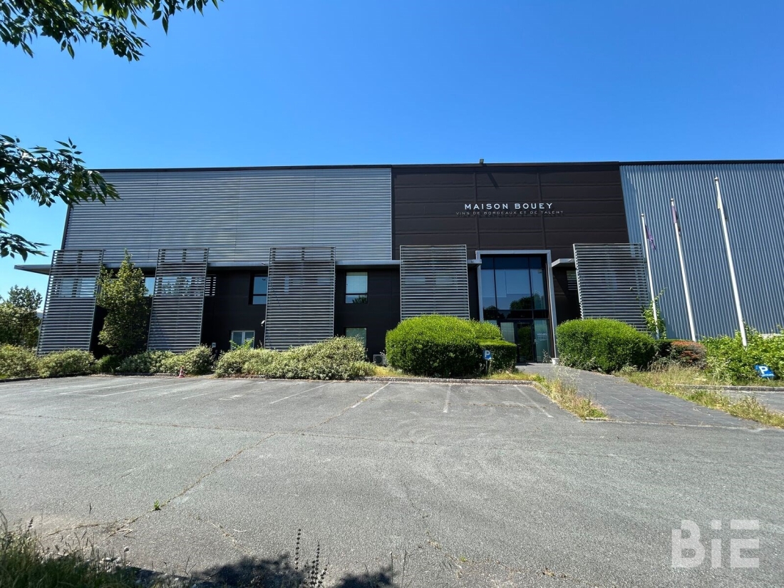 Photo 1 – Location entrepôts / activités	AMBARES ET LAGRAVE (33440)