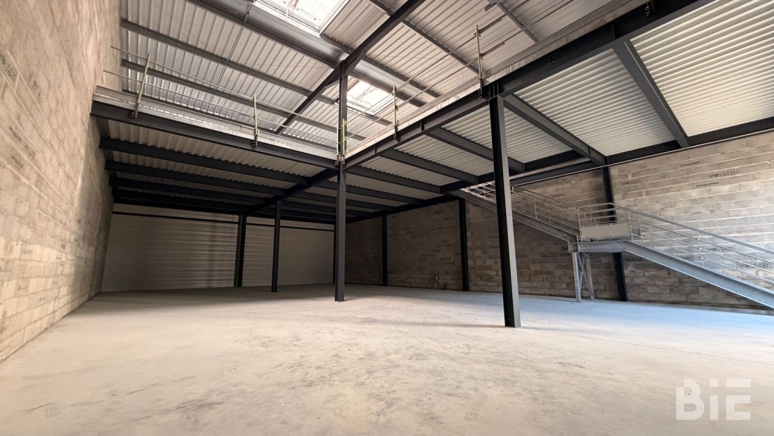 Photo 4 – Vente entrepôts / activités	ARTIGUES PRES BORDEAUX (33370)