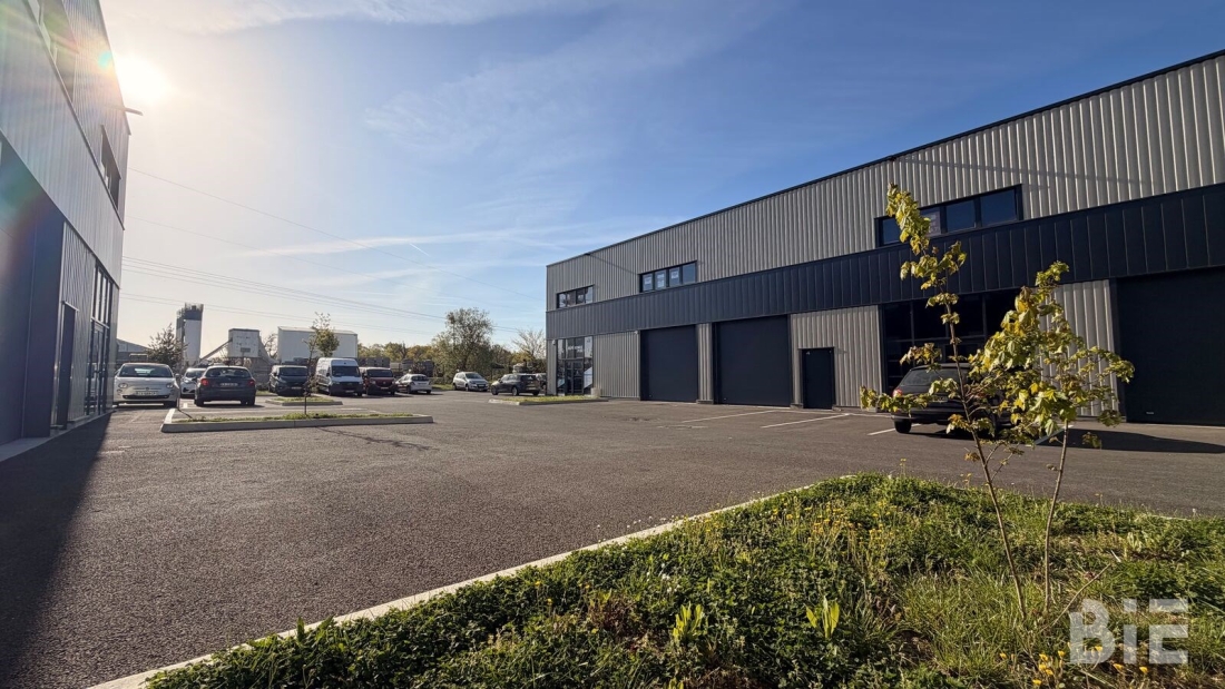 Photo 1 – Vente entrepôts / activités	ARTIGUES PRES BORDEAUX (33370)