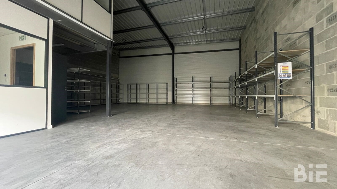 Photo 3 – Location entrepôts / activités	VILLENAVE D'ORNON (33140)