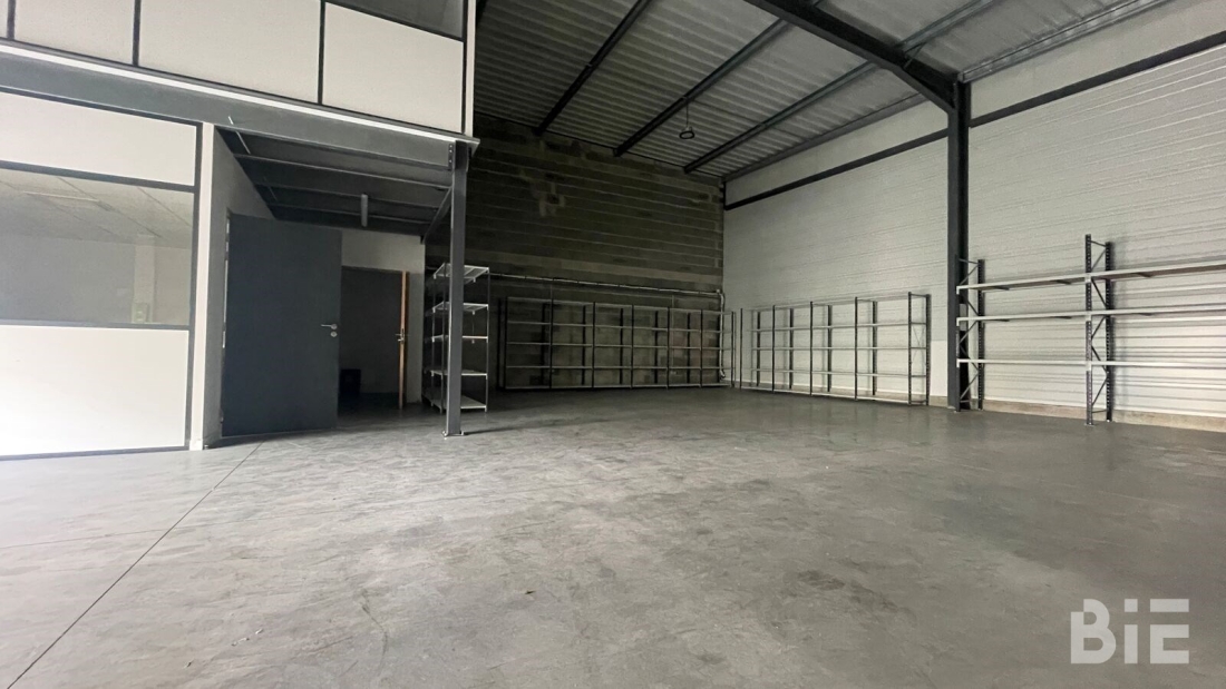 Photo 2 – Location entrepôts / activités	VILLENAVE D'ORNON (33140)