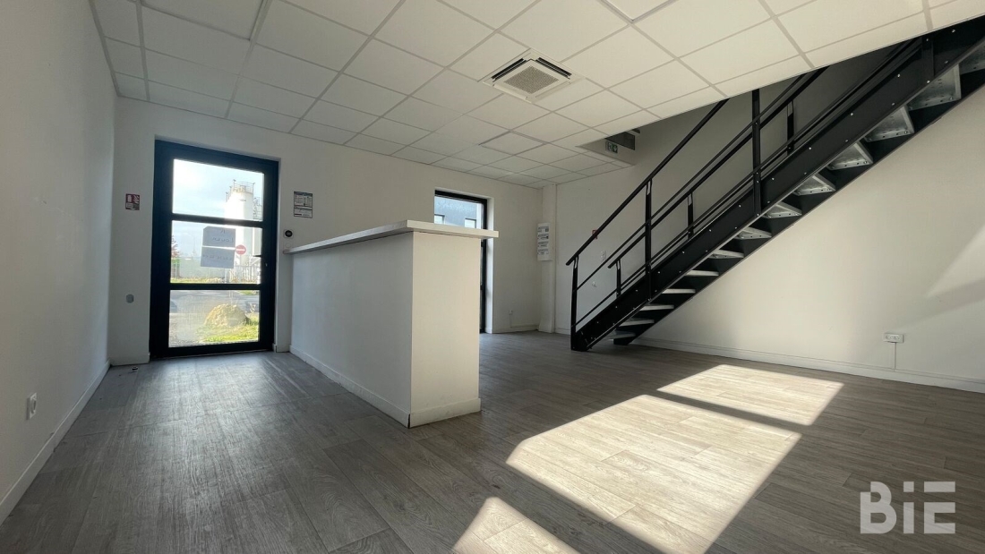 Photo 5 – Location entrepôts / activités	VILLENAVE D'ORNON (33140)