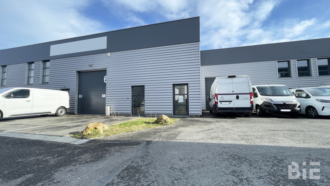 Photo 1 – Location entrepôts / activités	VILLENAVE D'ORNON (33140)