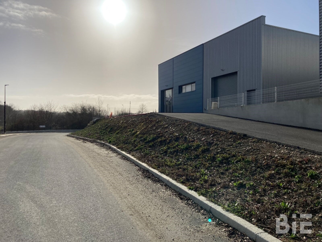 Photo 2 – Location entrepôts / activités	TRESSES (33370)