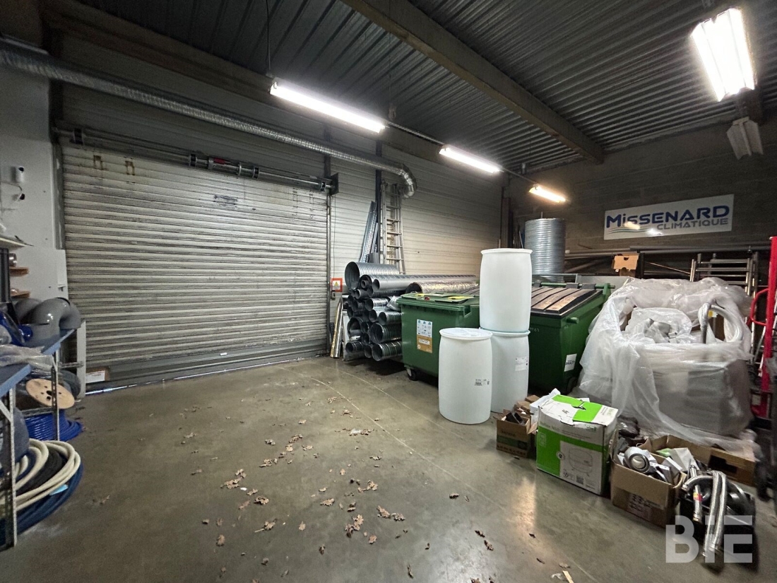 Photo 2 – Location entrepôts / activités	LE HAILLAN (33185)