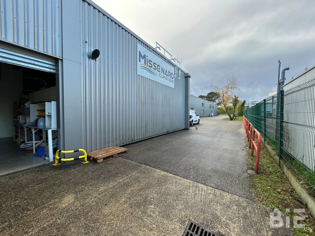 Photo 3 – Location entrepôts / activités	LE HAILLAN (33185)