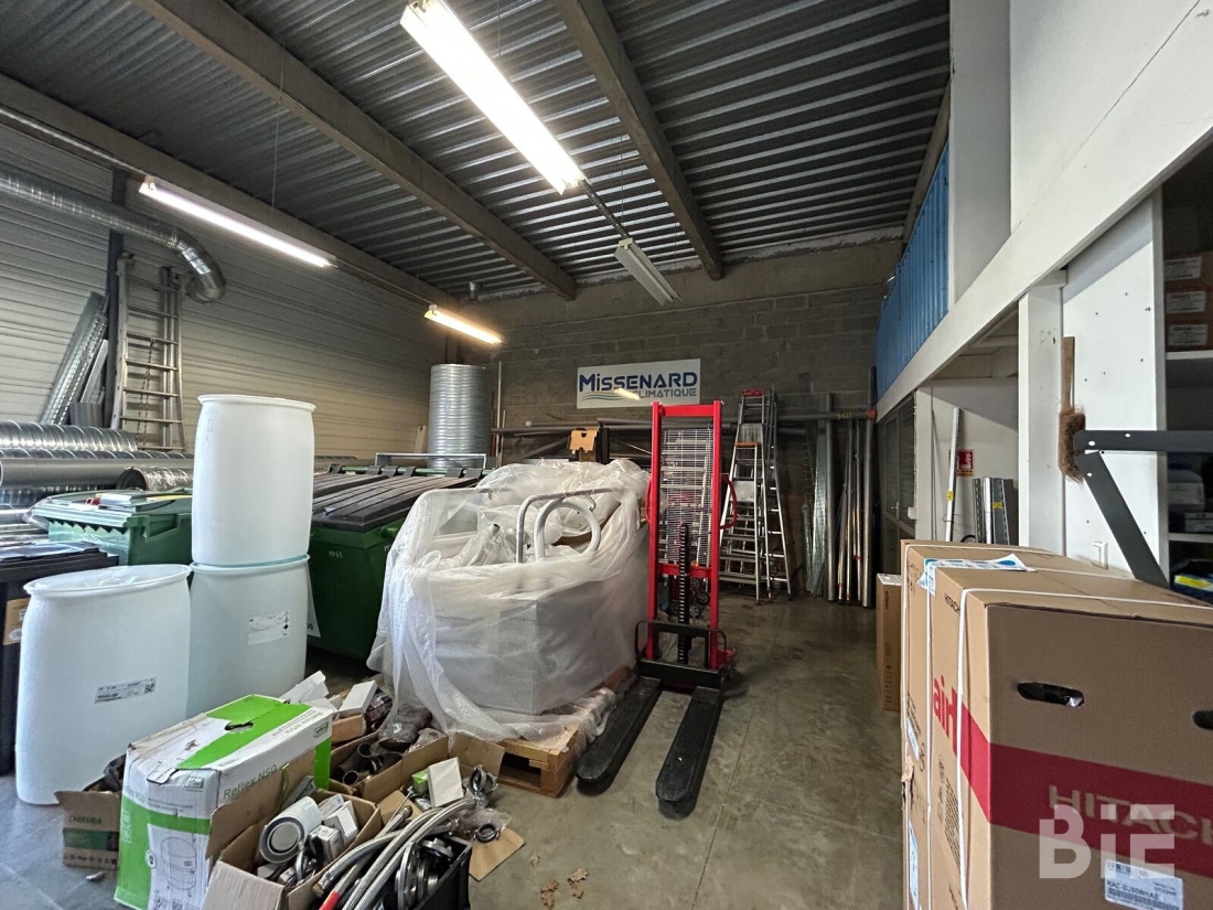 Photo 12 – Location entrepôts / activités	LE HAILLAN (33185)