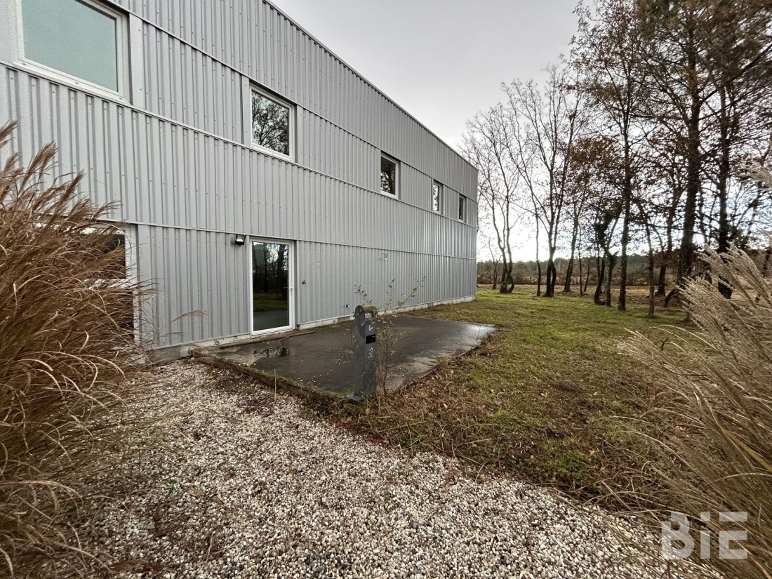Photo 11 – Location bureaux	SAINT JEAN D'ILLAC (33127)