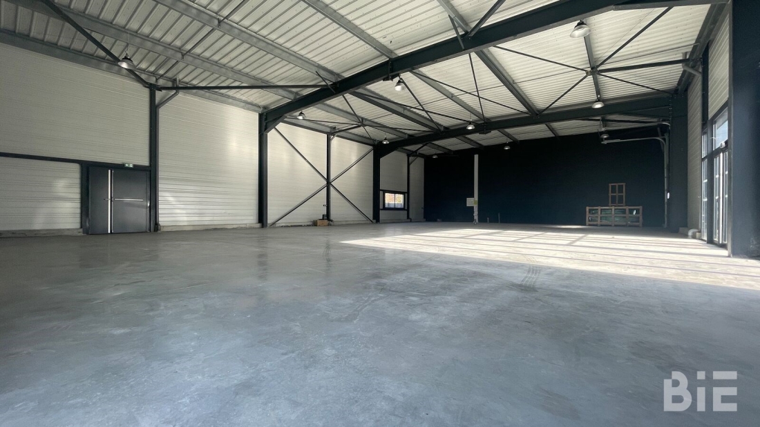 Photo 5 – Location entrepôts / activités	VILLENAVE D'ORNON (33140)