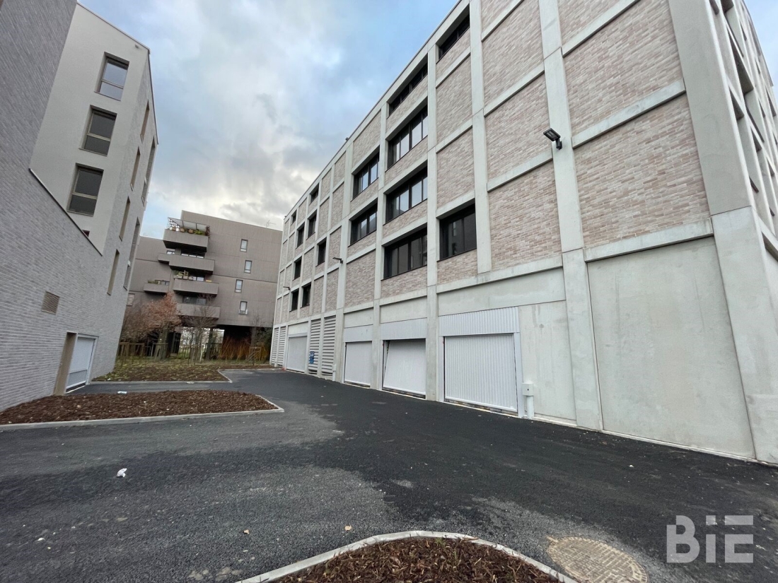 Photo 2 – Location entrepôts / activités	BORDEAUX (33100)