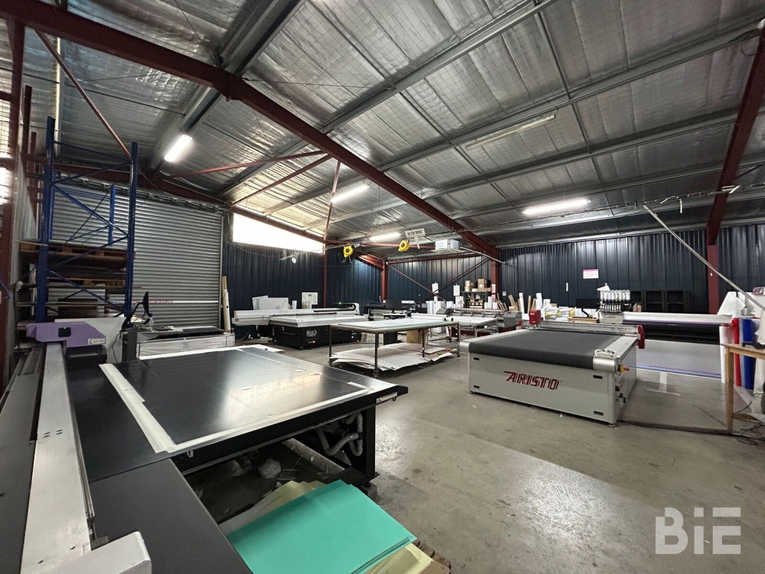 Photo 2 – Vente entrepôts / activités	BORDEAUX (33100)